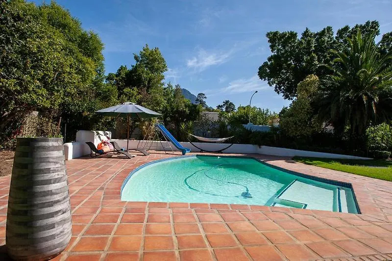 Gasthof Albourne Guesthouse Somerset West