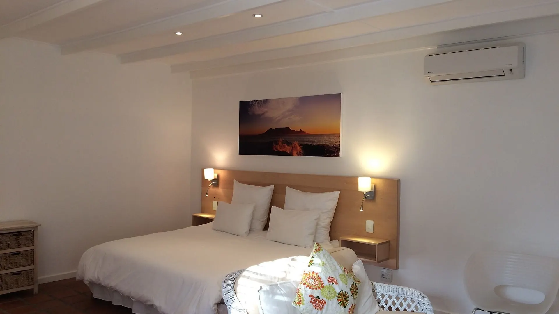 Gasthof Albourne Guesthouse Somerset West